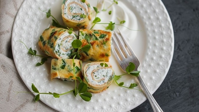 Small filled omelette whirls