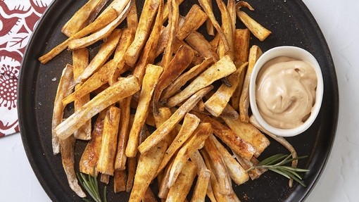 Airfryer Parsnip Chips with Smoked Paprika, BBQ Mayo Dip